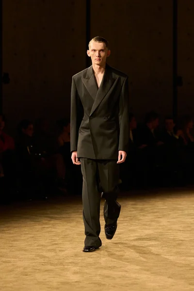 Look 4